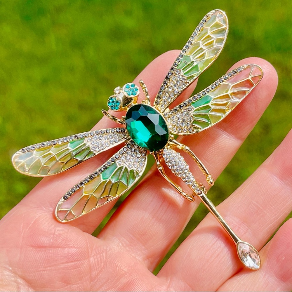 MOVEABLE Dragonfly Brooch Dragonfly Pin Moving Wings  Dragonfly Brooch